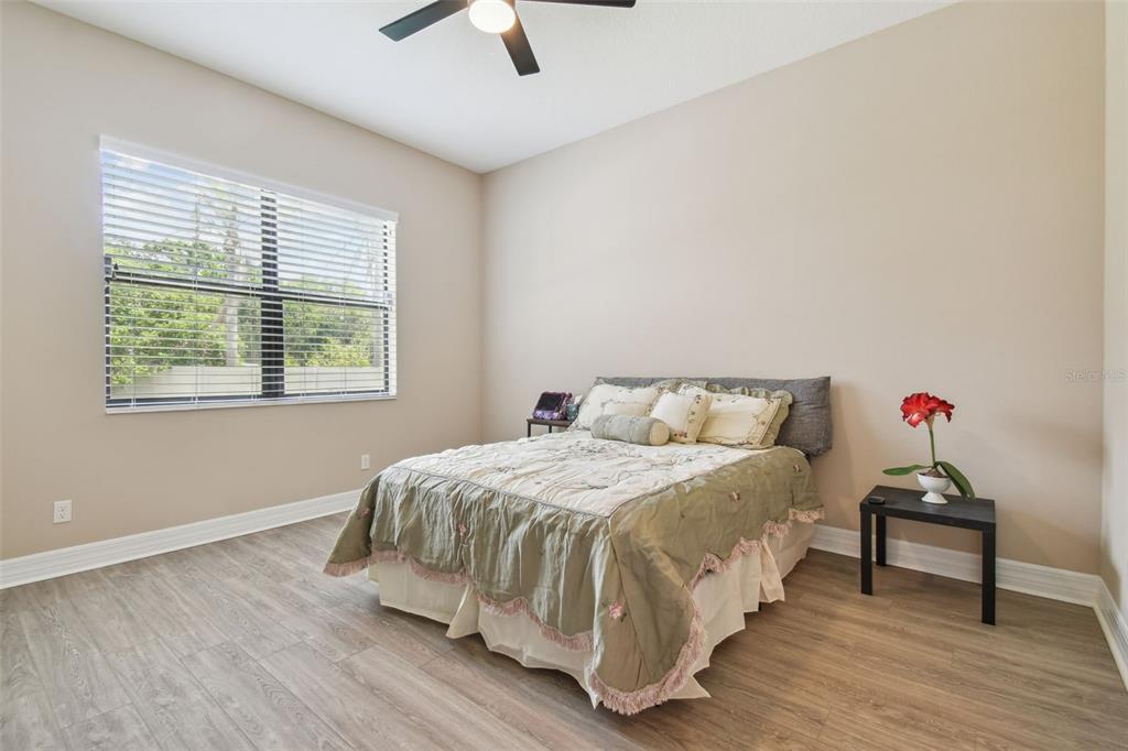 2566 LAKE MANOR DRIVE