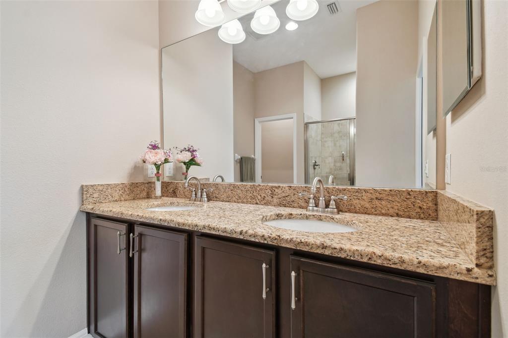 2566 LAKE MANOR DRIVE