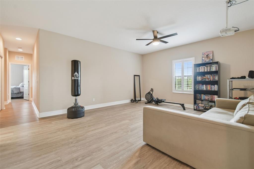 2566 LAKE MANOR DRIVE