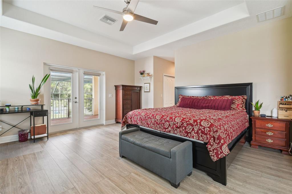 2566 LAKE MANOR DRIVE
