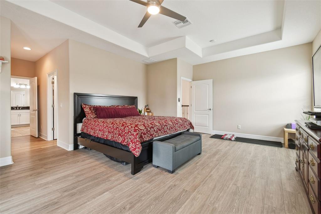 2566 LAKE MANOR DRIVE