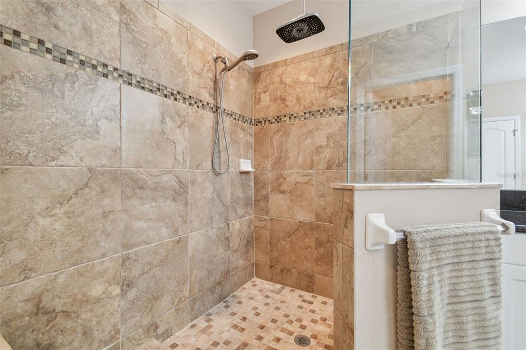 2566 LAKE MANOR DRIVE
