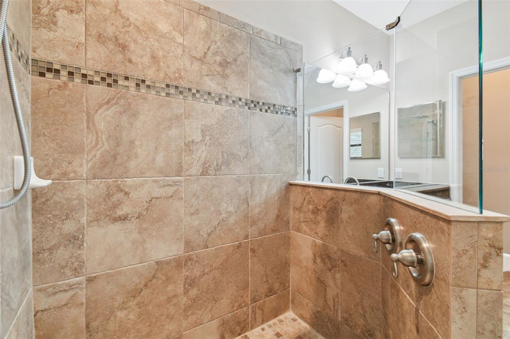 2566 LAKE MANOR DRIVE