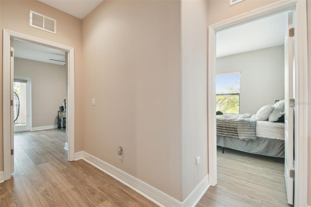 2566 LAKE MANOR DRIVE