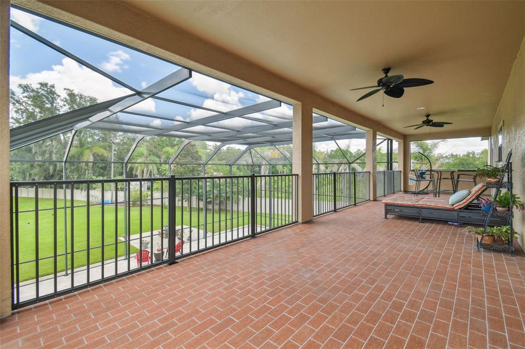 2566 LAKE MANOR DRIVE
