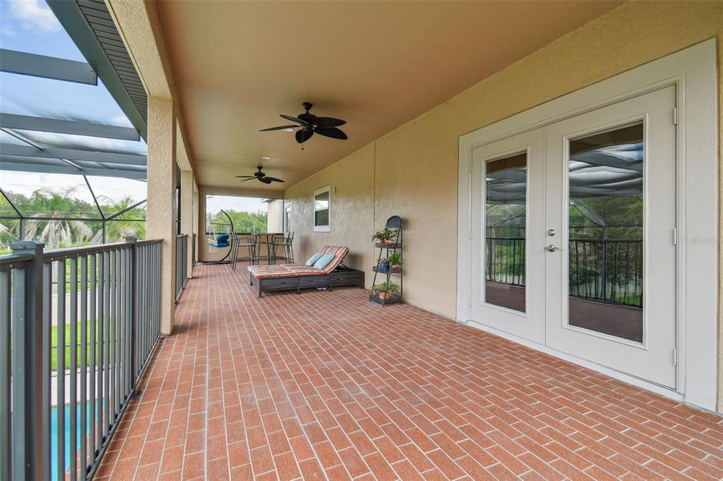 2566 LAKE MANOR DRIVE