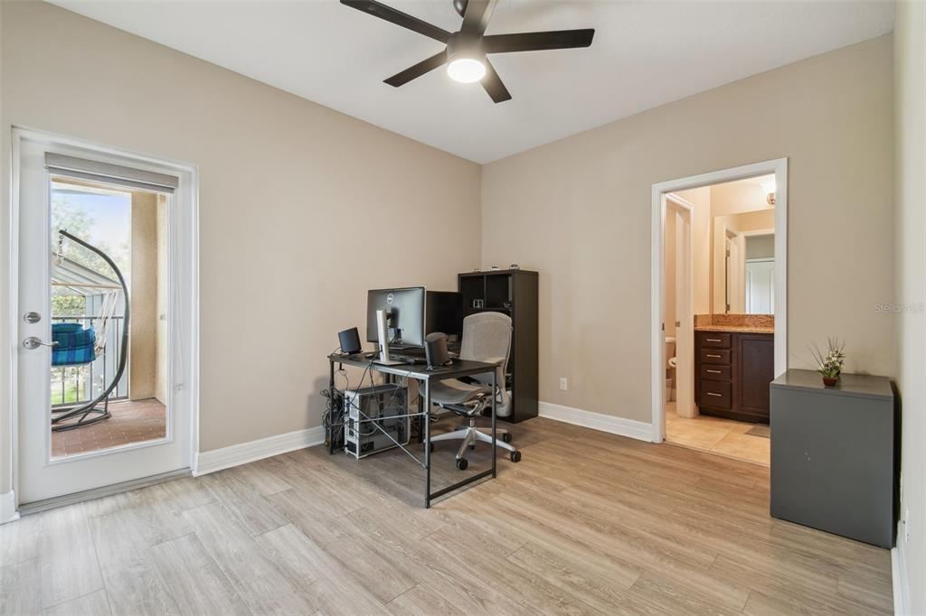 2566 LAKE MANOR DRIVE