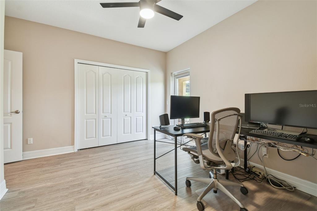 2566 LAKE MANOR DRIVE