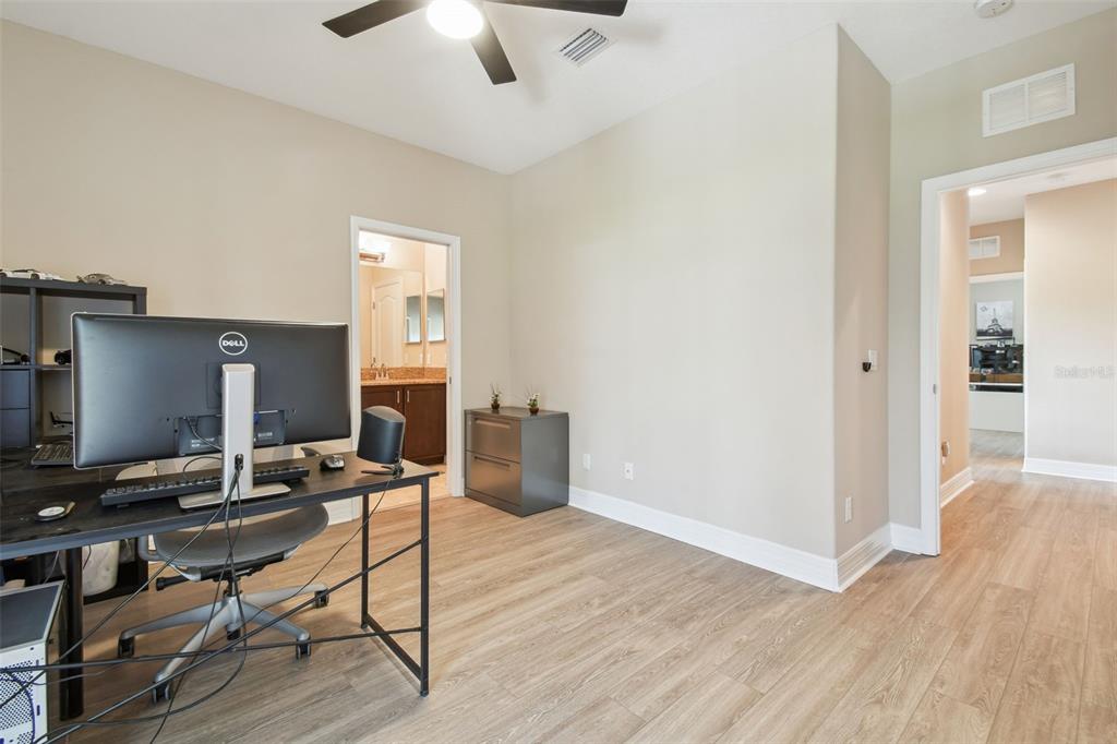 2566 LAKE MANOR DRIVE