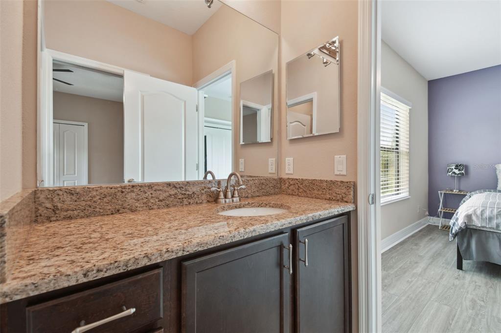 2566 LAKE MANOR DRIVE