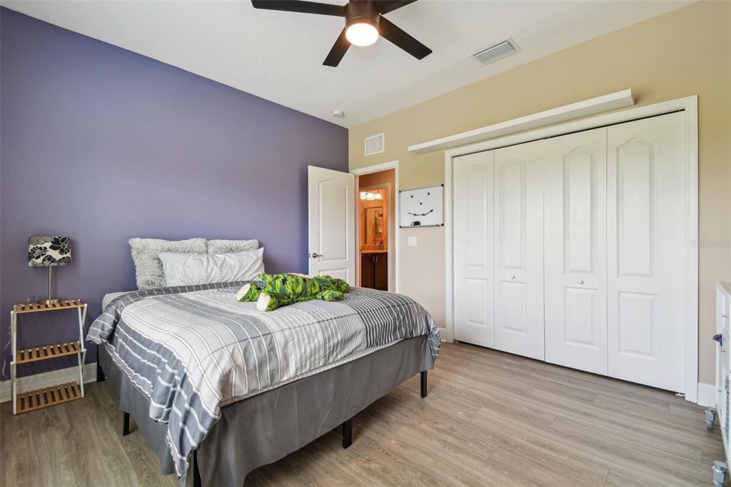 2566 LAKE MANOR DRIVE