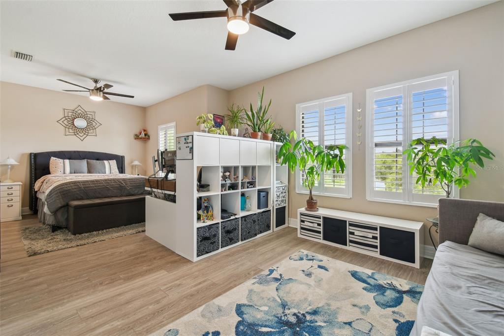 2566 LAKE MANOR DRIVE