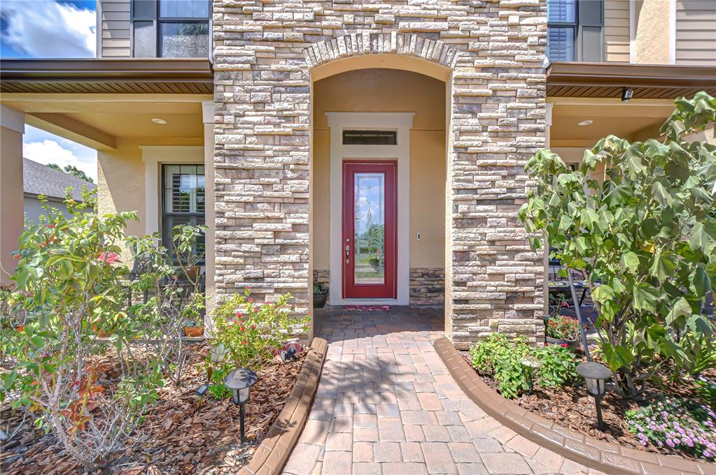 2566 LAKE MANOR DRIVE