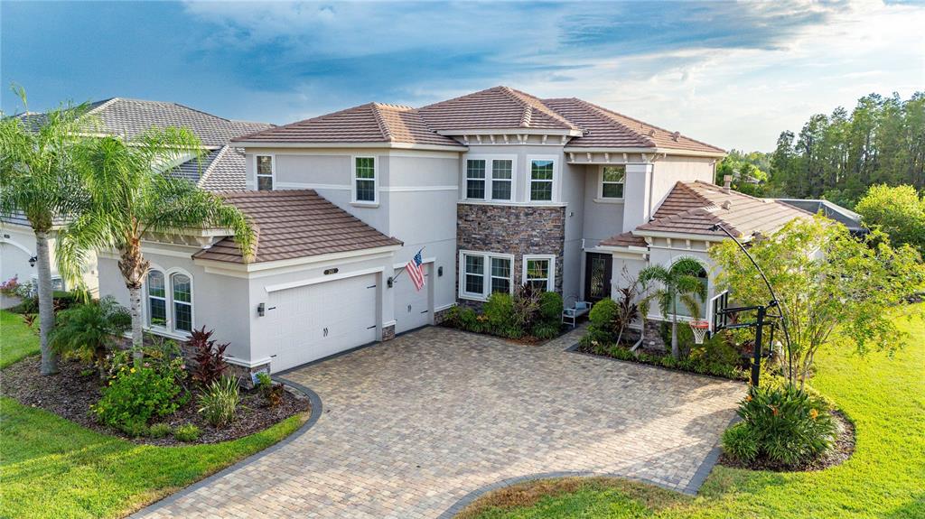2611 COCO PALM CIRCLE