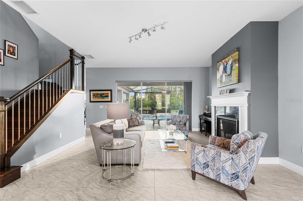 2611 COCO PALM CIRCLE