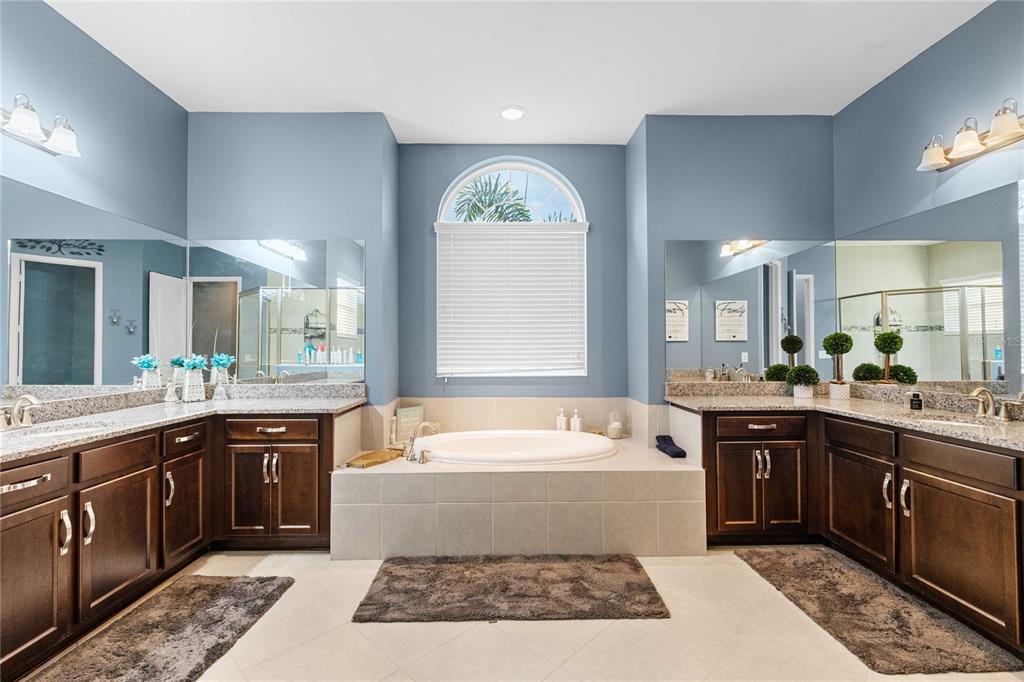 2611 COCO PALM CIRCLE