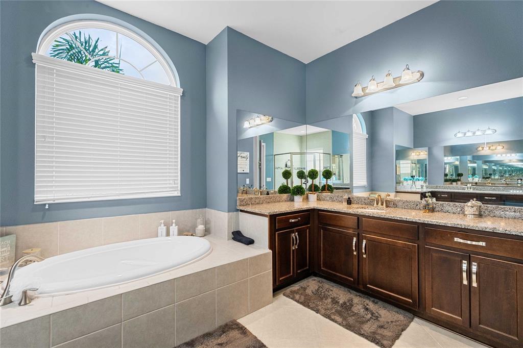 2611 COCO PALM CIRCLE
