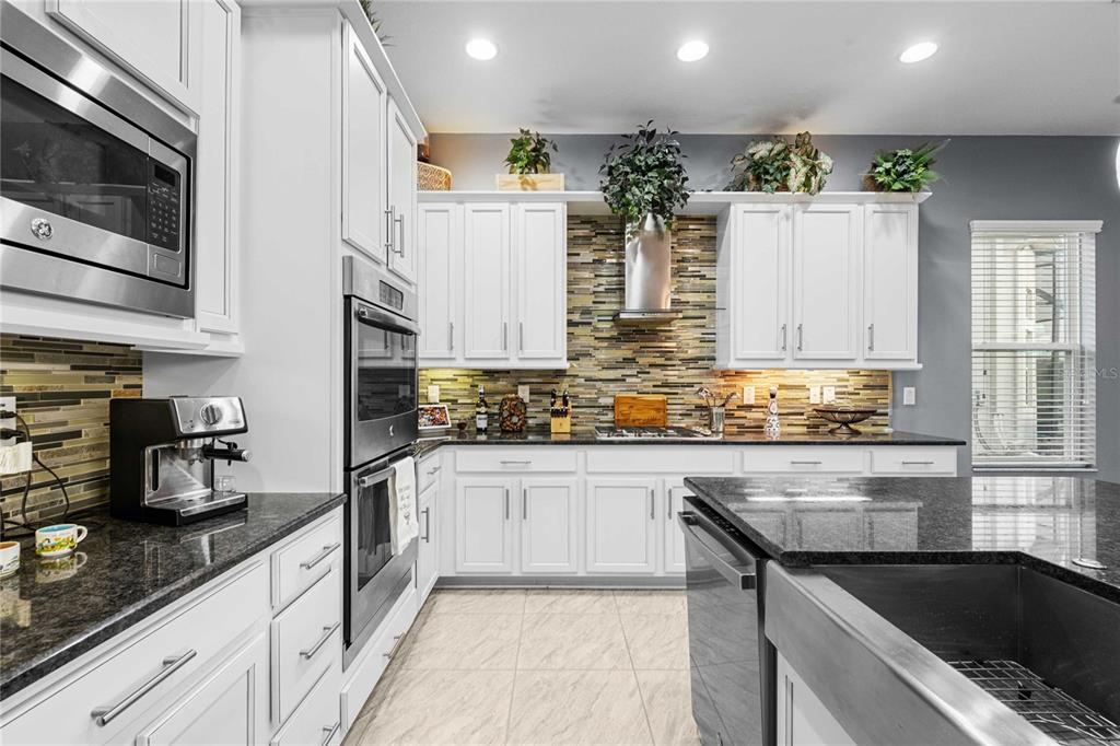 2611 COCO PALM CIRCLE
