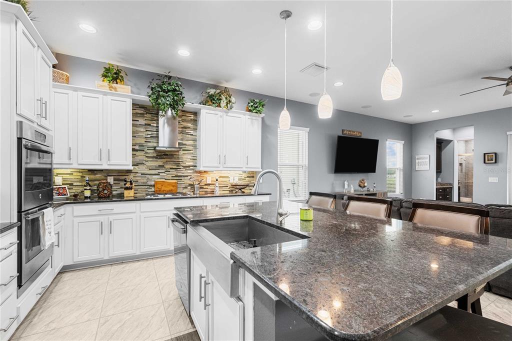 2611 COCO PALM CIRCLE