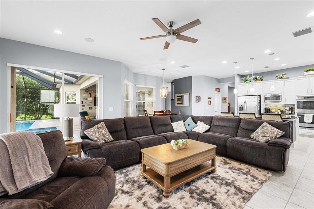 2611 COCO PALM CIRCLE