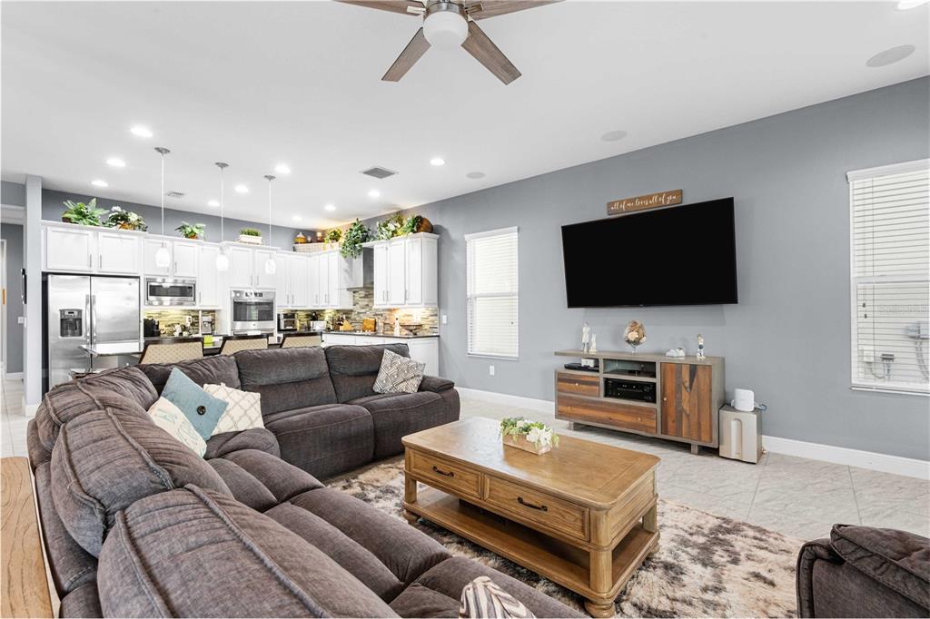 2611 COCO PALM CIRCLE