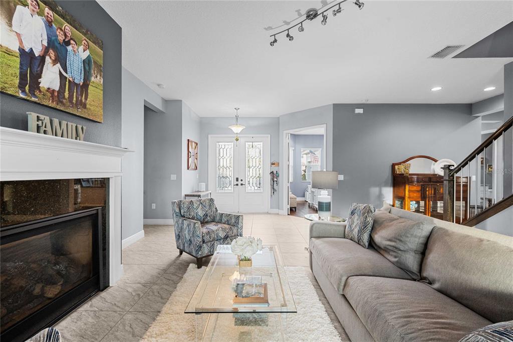 2611 COCO PALM CIRCLE