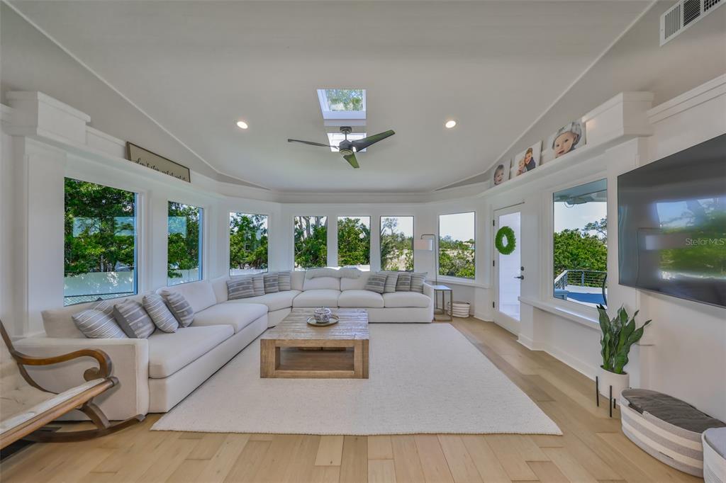 945 BUNKER VIEW DRIVE