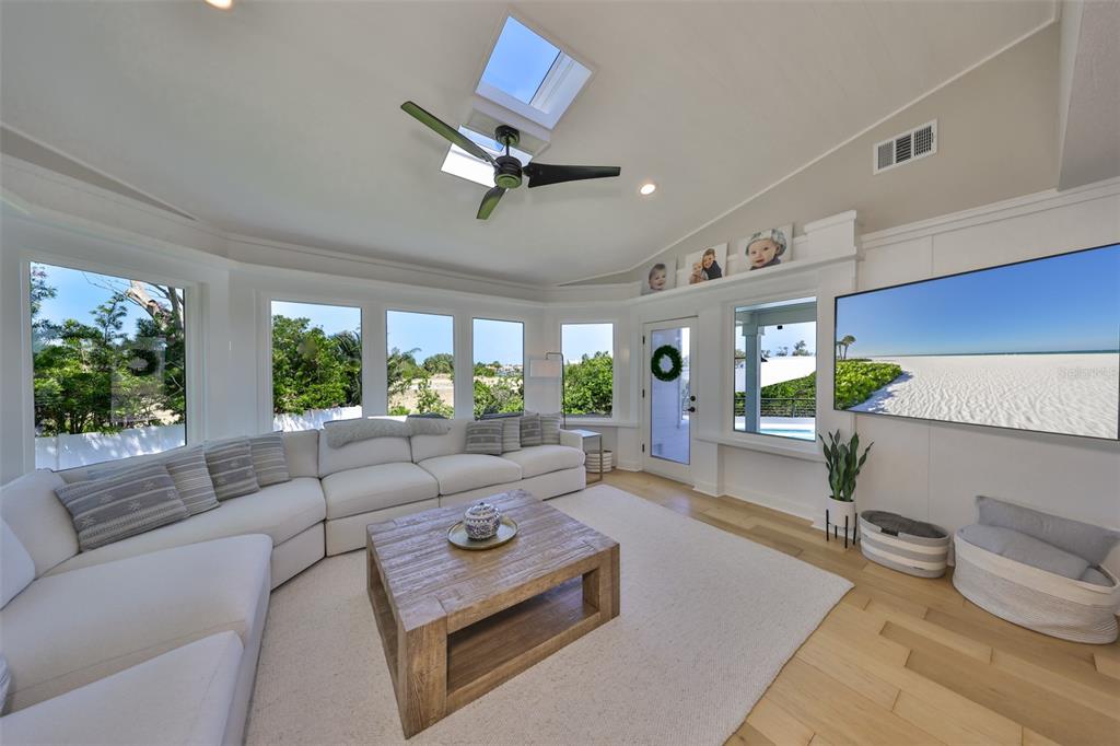 945 BUNKER VIEW DRIVE