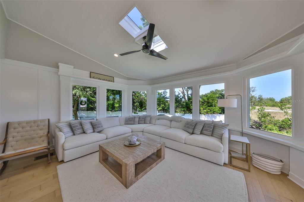945 BUNKER VIEW DRIVE