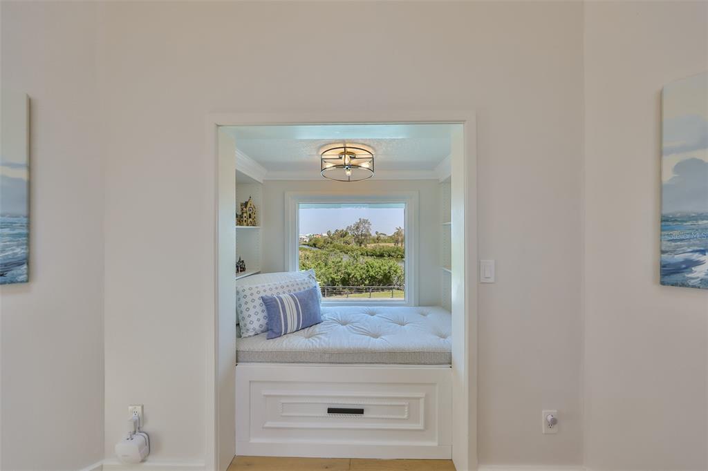 945 BUNKER VIEW DRIVE