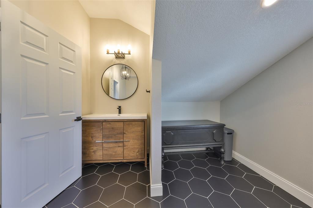 945 BUNKER VIEW DRIVE