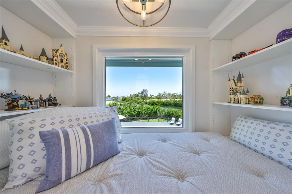 945 BUNKER VIEW DRIVE