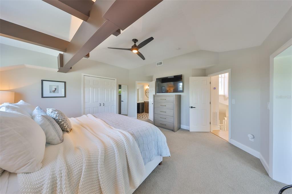 945 BUNKER VIEW DRIVE