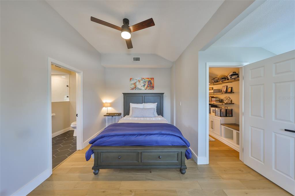 945 BUNKER VIEW DRIVE