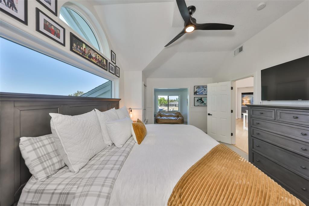 945 BUNKER VIEW DRIVE
