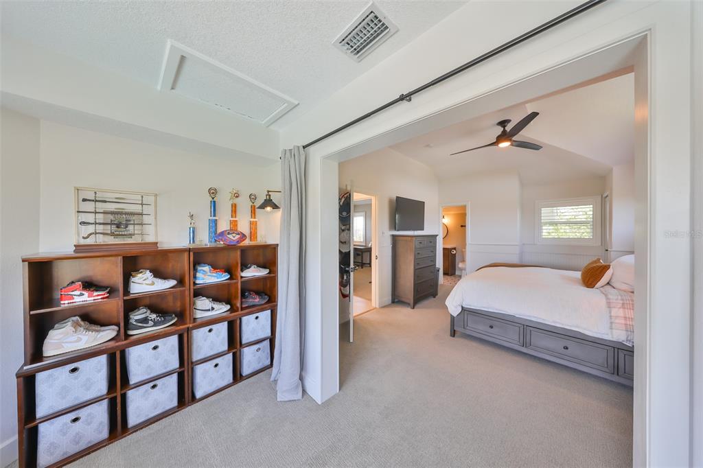 945 BUNKER VIEW DRIVE