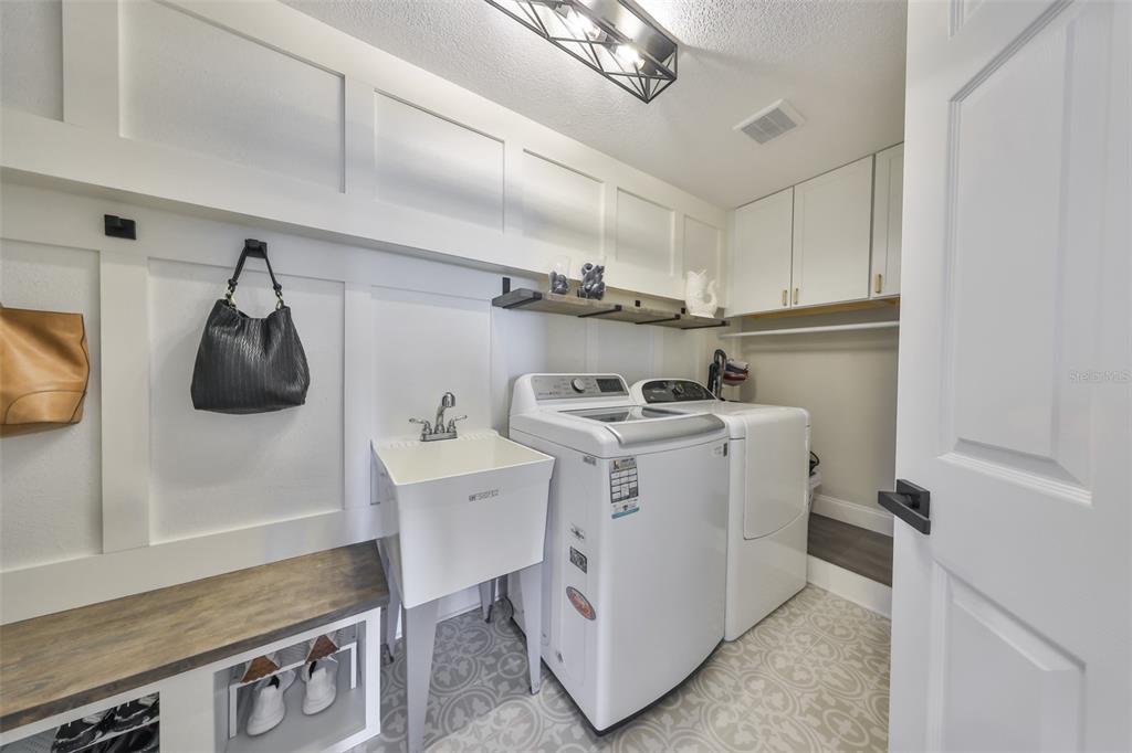945 BUNKER VIEW DRIVE