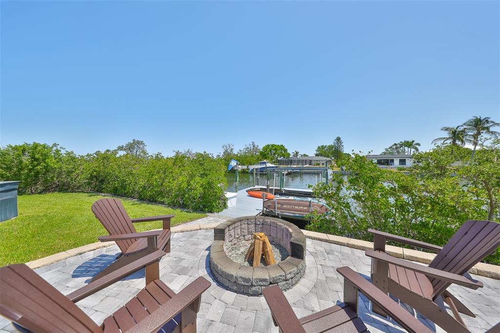 945 BUNKER VIEW DRIVE