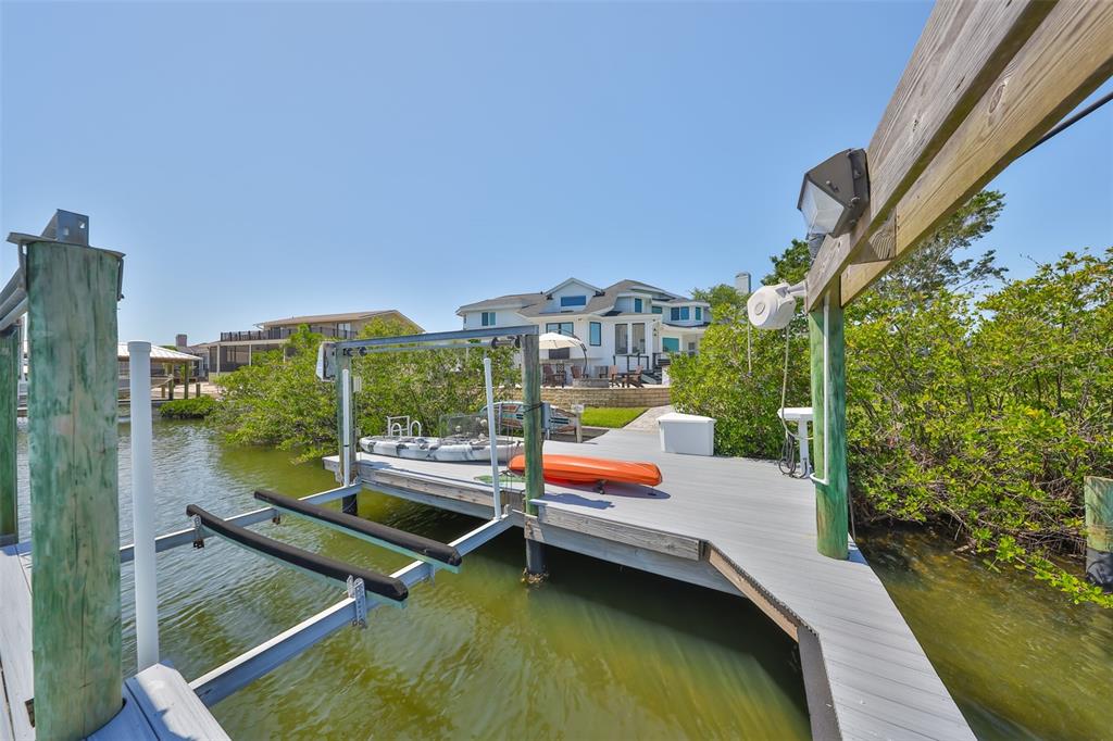 945 BUNKER VIEW DRIVE