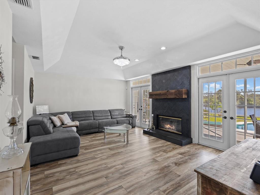 1414 DEIRDRE DRIVE